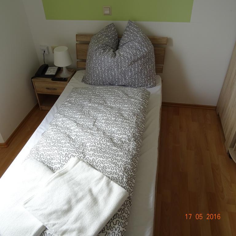 Hotel Einstein Бад Кроцинген Екстериор снимка